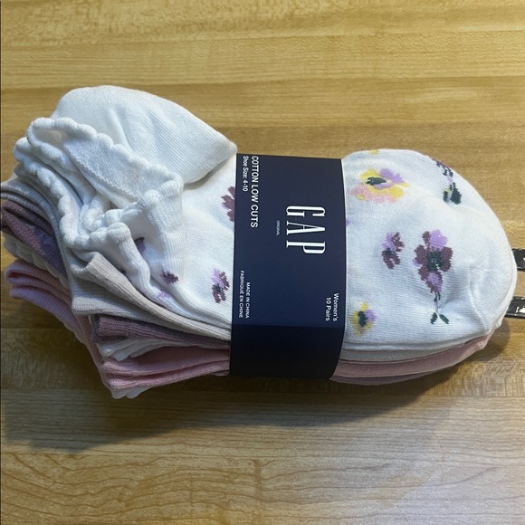 GAP Other - #1169+ GAP Women's Floral and Solid Socks - White, Pink, Purple